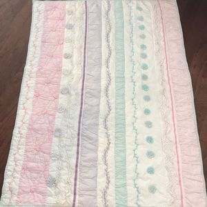 Pottery barn kids Bailey crib/toddler quilt